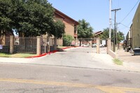 1752 Tiara Trail in Laredo, TX - Foto de edificio - Building Photo