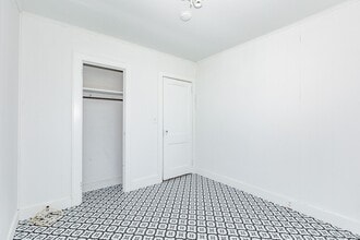 160 Austin St in Lindenhurst, NY - Building Photo - Building Photo