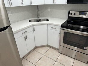 606 W 81st St in Hialeah, FL - Building Photo - Building Photo