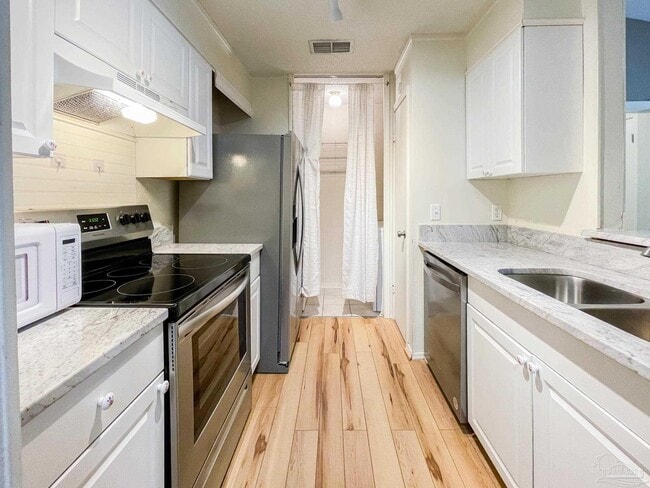 601 E Burgess Rd in Pensacola, FL - Building Photo - Building Photo