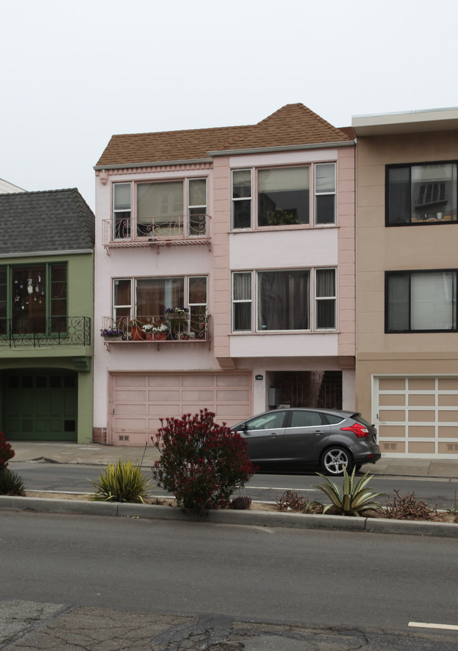 1285 Guerrero St in San Francisco, CA - Foto de edificio - Building Photo