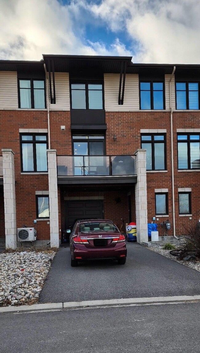 property at 524 Labrador Cres