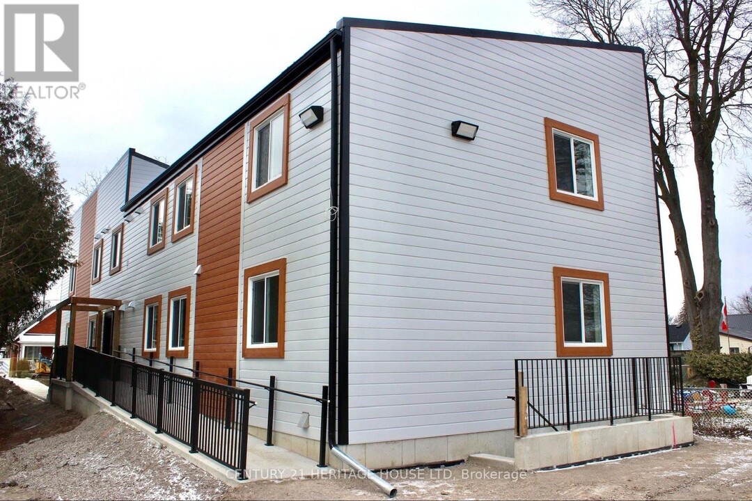 3-9 MILLER St in St Thomas, ON - Building Photo