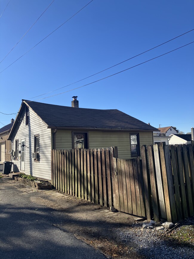 215 N Railroad Ave in Mechanicsburg, PA - Building Photo - Building Photo