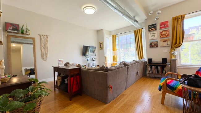 1735 N Fairfield Ave, Unit 2 in Chicago, IL - Foto de edificio - Building Photo