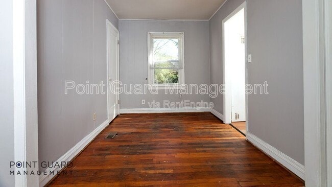 property at 808 N Pinecrest Ave