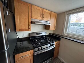 22 Hingham St, Unit 4B in Cambridge, MA - Foto de edificio - Building Photo