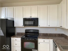 3981 Eldor Flower Dr in Zionsville, IN - Building Photo - Building Photo