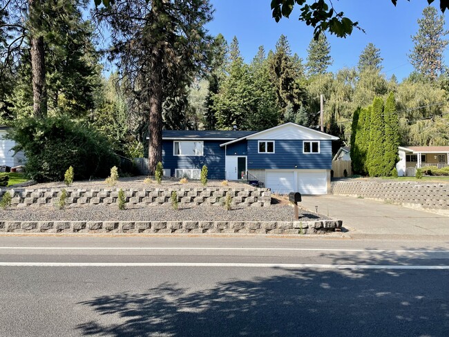 7421 N Country Homes Blvd in Spokane, WA - Building Photo - Building Photo