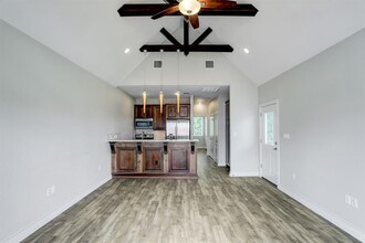 100 Grove Rd in Kemah, TX - Building Photo - Building Photo
