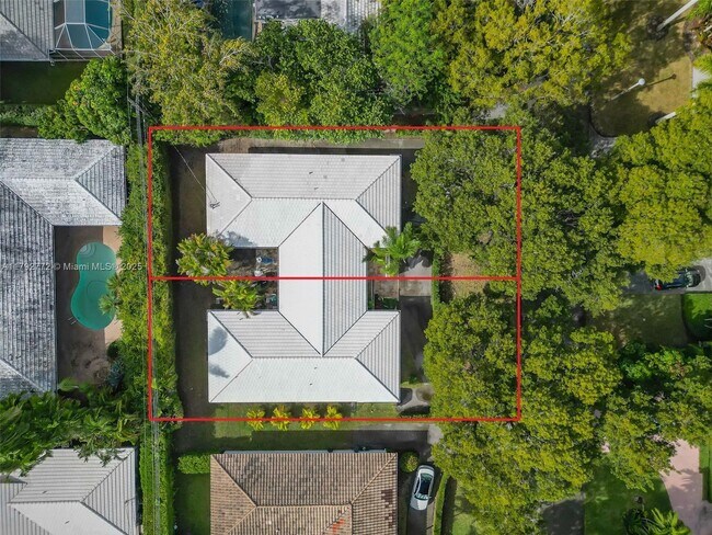 1130 Cotorro Ave in Coral Gables, FL - Foto de edificio - Building Photo