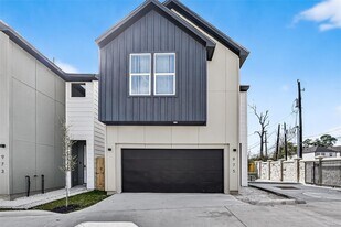 975 Highland Lgt Ln in Houston, TX - Building Photo