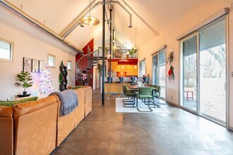 612 N Kerry Dr in Bloomington, IN - Foto de edificio - Building Photo