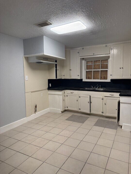 5042 Ventura Ln in Houston, TX - Building Photo