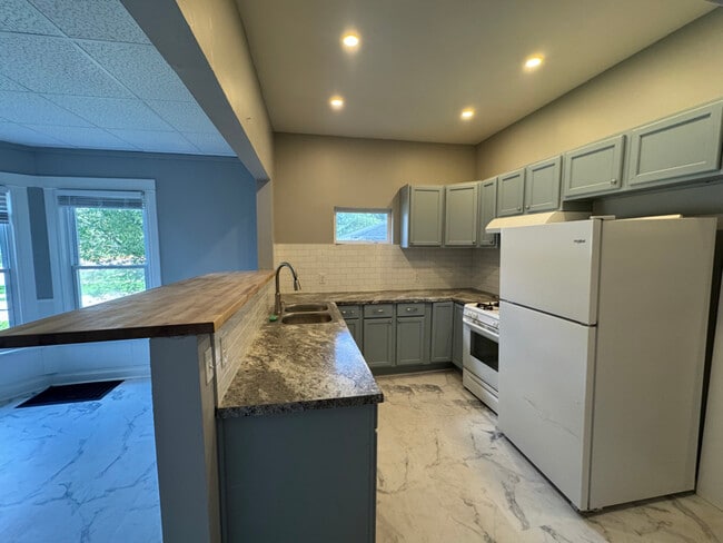 60 E Wisconsin St in Delavan, WI - Building Photo - Building Photo