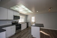 1448 French Ct in Oceanside, CA - Foto de edificio - Building Photo