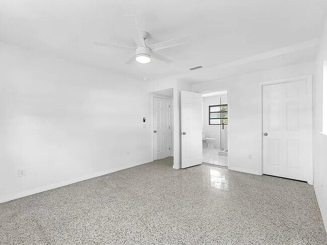 2003 E Clinton St in Tampa, FL - Building Photo - Building Photo