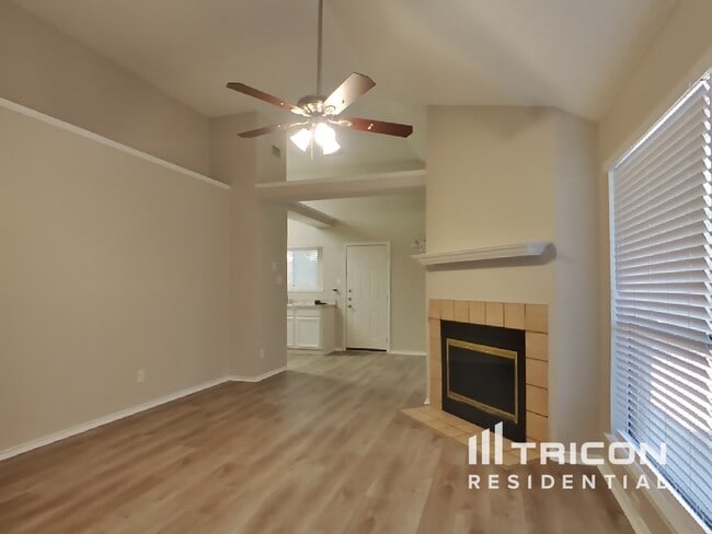 906 Sylvan Creek Dr in Lewisville, TX - Building Photo - Building Photo