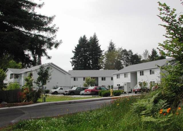 LONE OAK APARTMENTS in Washougal, WA - Foto de edificio