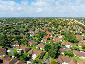 9870 Pecan Tree Dr in Boynton Beach, FL - Building Photo - Building Photo