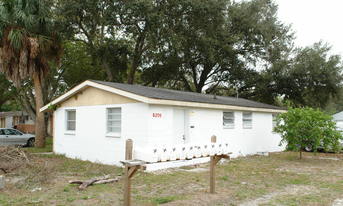 6209 Sheldon Rd in Tampa, FL - Foto de edificio