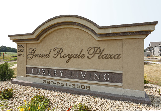 Grand Royale Plaza in St. Cloud, MN - Building Photo - Building Photo