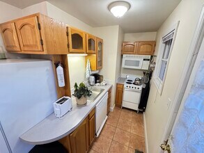 256 Walden St, Unit A in Cambridge, MA - Building Photo - Building Photo