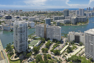 Belle Plaza Condominium in Miami Beach, FL - Building Photo - Building Photo