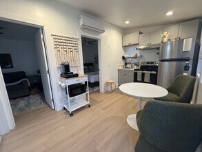 2501 Sumac Dr in San Diego, CA - Foto de edificio - Building Photo