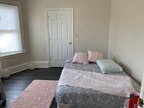 26 Tyndall Ave in Providence, RI - Foto de edificio - Building Photo