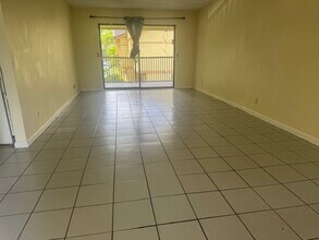 3502 NW 114th Ln, Unit 8 in Coral Springs, FL - Foto de edificio - Building Photo