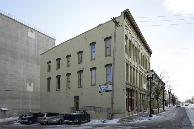 Lowell Main St in Lowell, MI - Foto de edificio - Building Photo