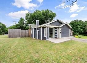 2859 W Brooklyn Ave in Dallas, TX - Building Photo