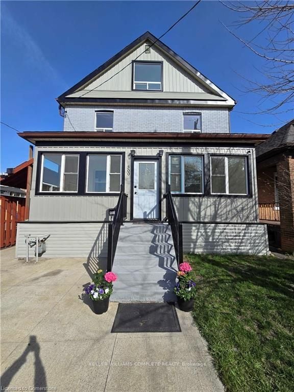 property at 300 Balmoral Av N