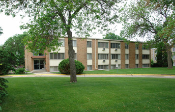 Fremont Court Apartments in Bloomington, MN - Building Photo - Building Photo