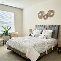 Morgan's Bluff in Sayreville, NJ - Building Photo