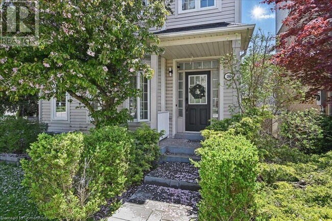 180 Glenashton Dr in Oakville, ON - Building Photo - Building Photo