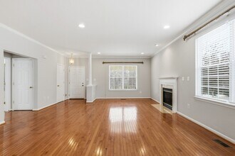 1301 Waterview Way in Essex, MD - Foto de edificio - Building Photo