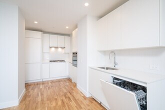 1424 Columbia Rd, Unit 11J in Boston, MA - Building Photo - Building Photo