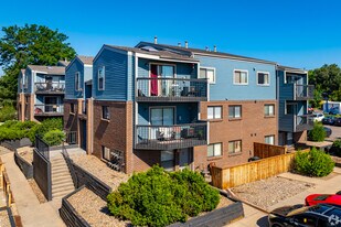 PARKSIDE APARTMENTS in Denver, CO - Building Photo