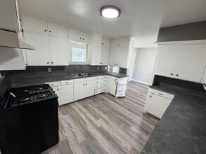 2405 33rd St in Lubbock, TX - Foto de edificio - Building Photo