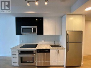 98-598 Lillian St in Toronto, ON - Building Photo - Building Photo