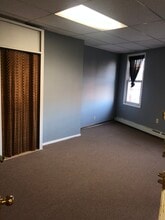 9324 Corona Ave, Unit 2a in Elmhurst, NY - Building Photo - Building Photo