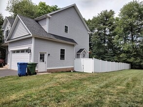 70 Court St in Cromwell, CT - Building Photo - Building Photo
