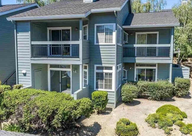 8185 Mountain View Dr in Pleasanton, CA - Foto de edificio - Building Photo