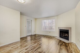 17564 NW Springville Rd in Portland, OR - Foto de edificio - Building Photo