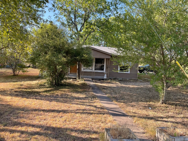 122 W Birch St in Elm Mott, TX - Building Photo