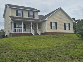 5708 Spreading Branch Rd in Hope Mills, NC - Building Photo