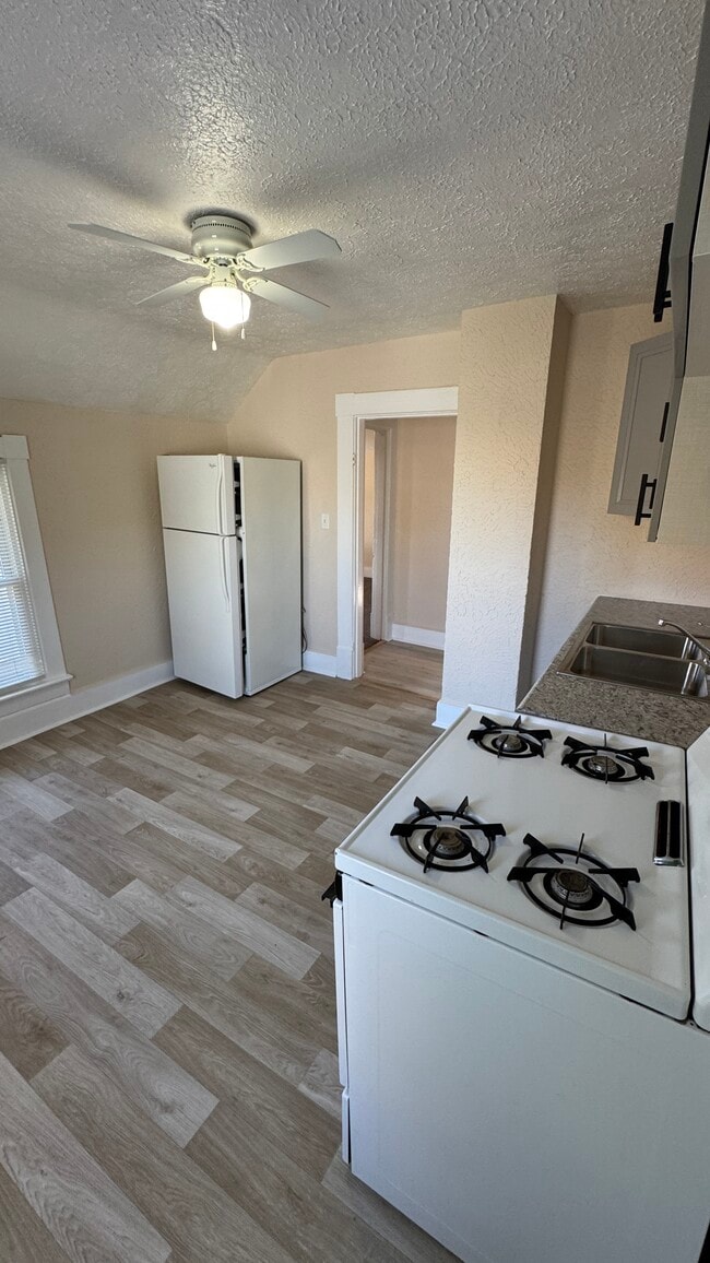 921 S 14th St, Unit Half in New Castle, IN - Building Photo - Building Photo