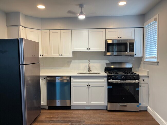 3706 Dolfield Ave, Unit #1 in Baltimore, MD - Foto de edificio - Building Photo